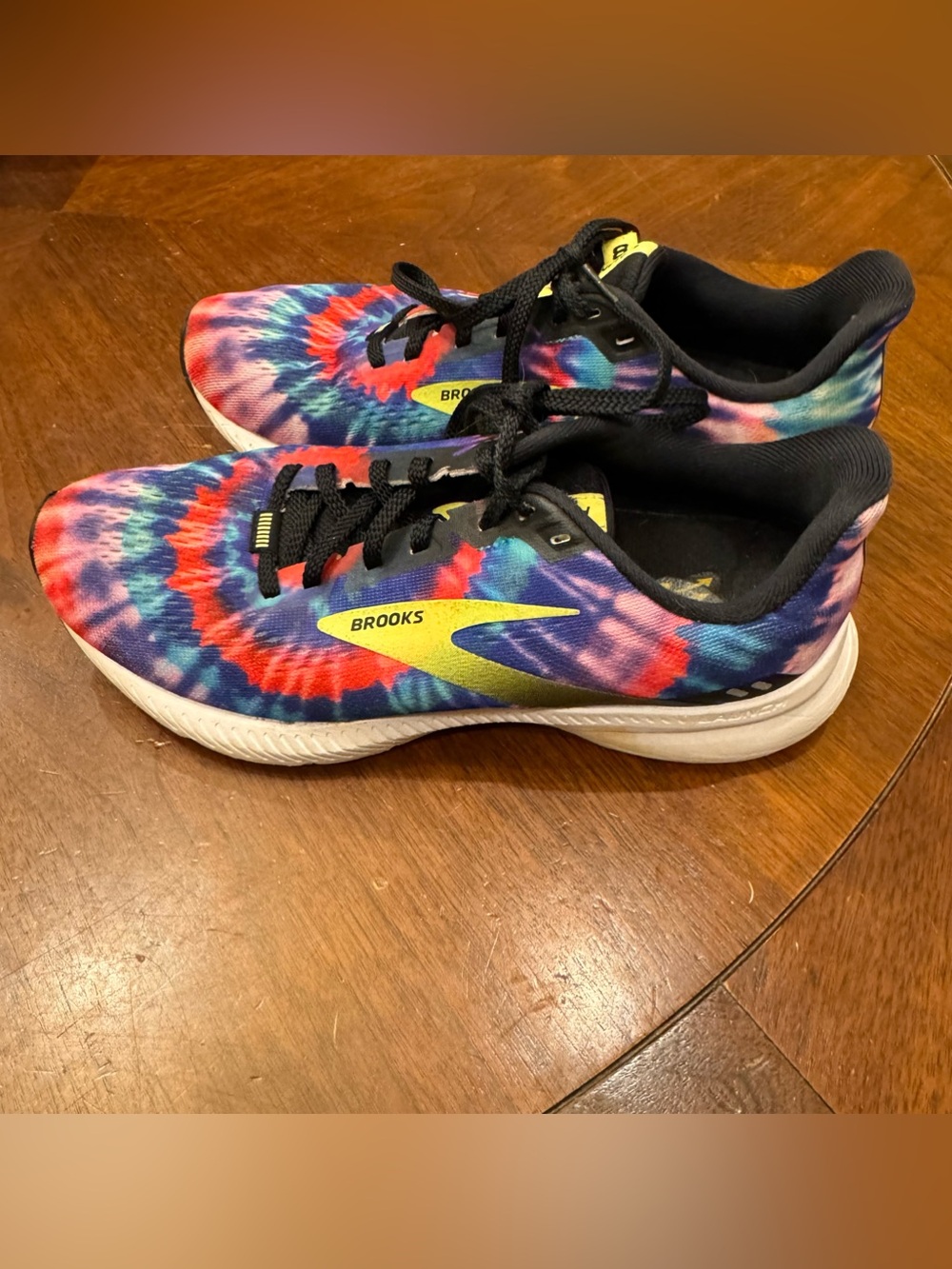 BROOKS Women’s Launch 8 running shoes tie-dye size 8 Athletic Colorful